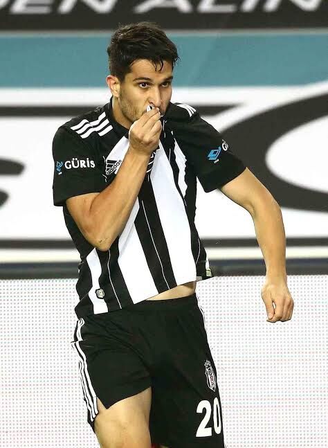 Necip Uysal 17 yılın ardından Beşiktaş’a veda etti-3