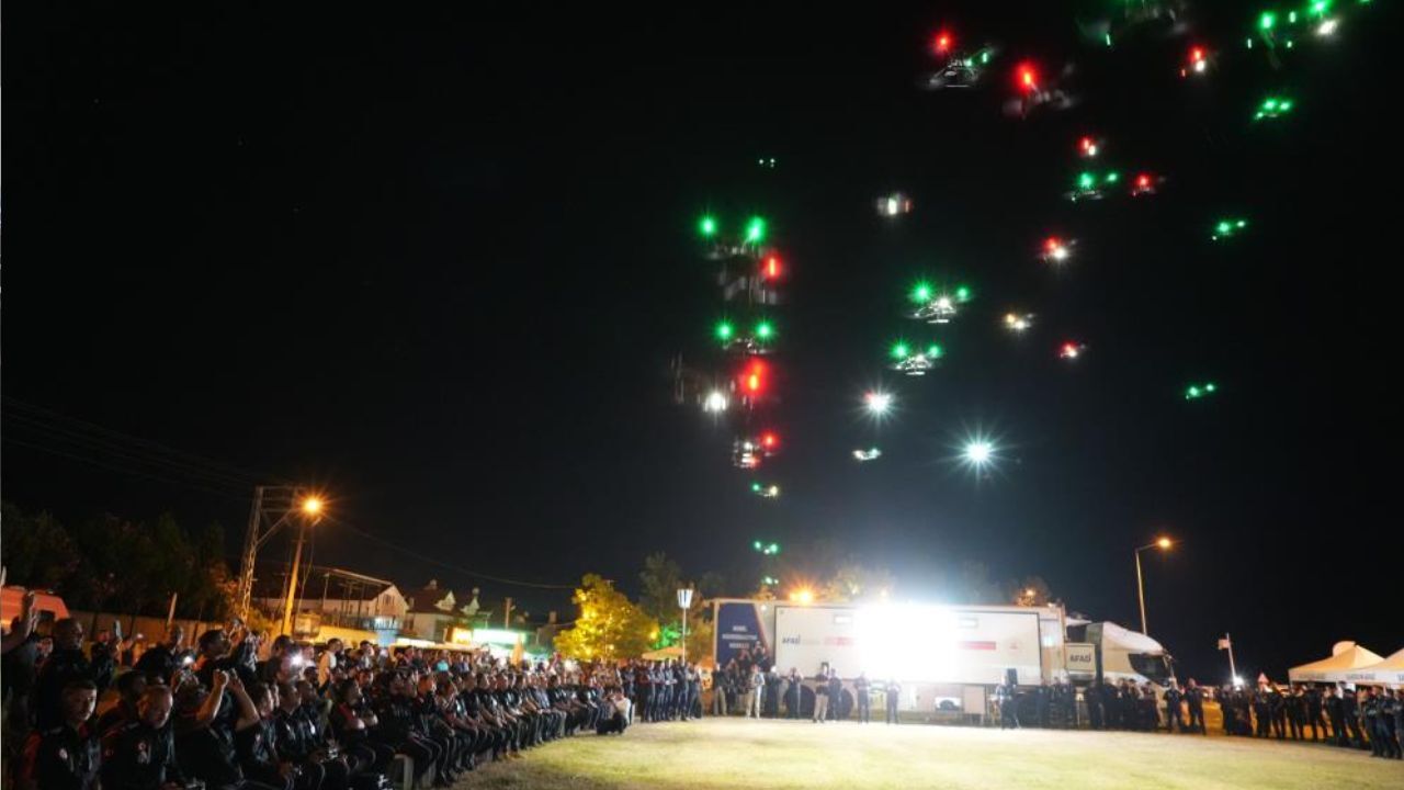 Samsun’da AFAD dron yarışmasında gökyüzünde görsel şölen