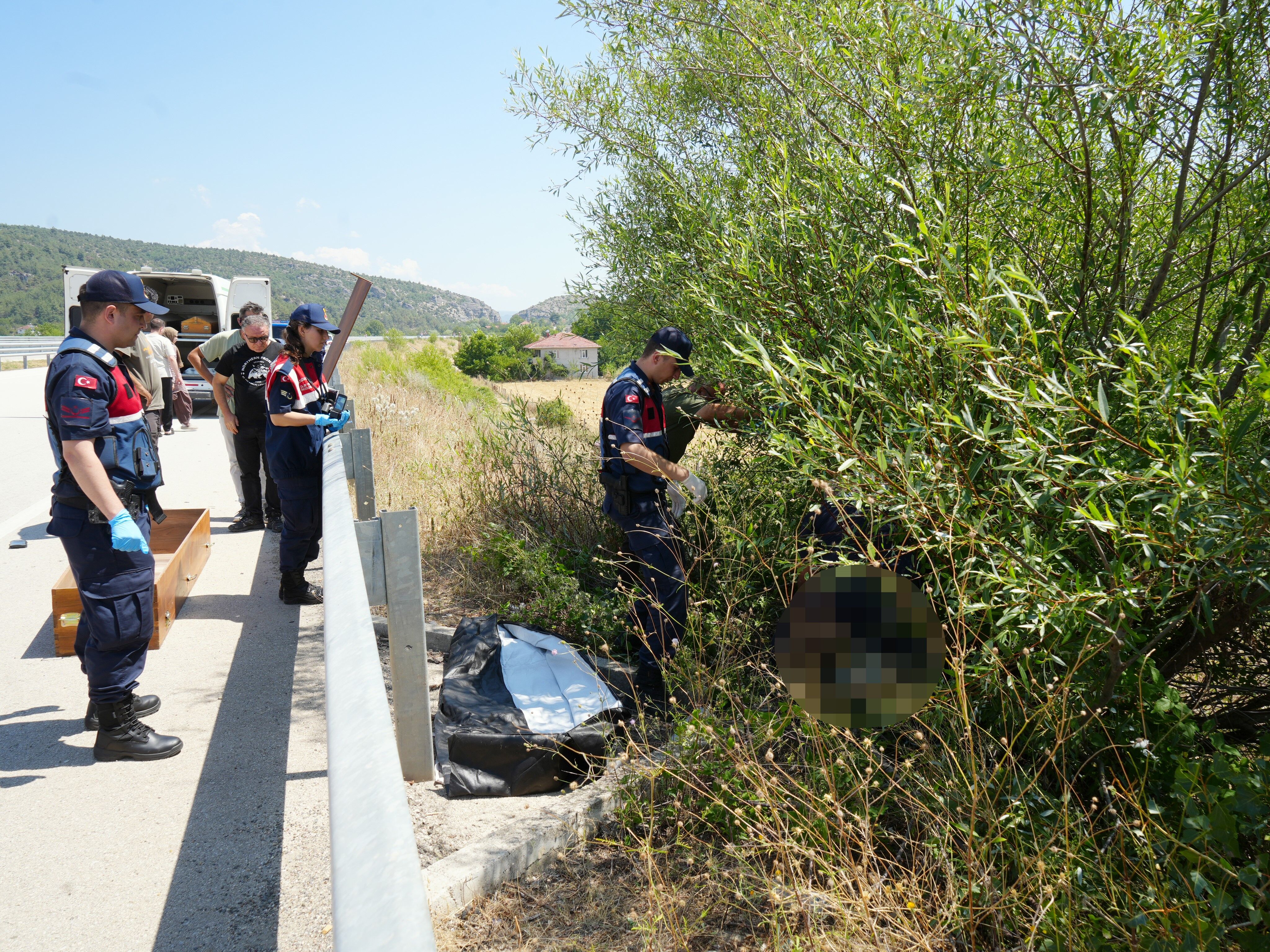 Samsun'a Gitmek Için Yola Çıkan Bisikletiye Otomobil Çarptı (4)