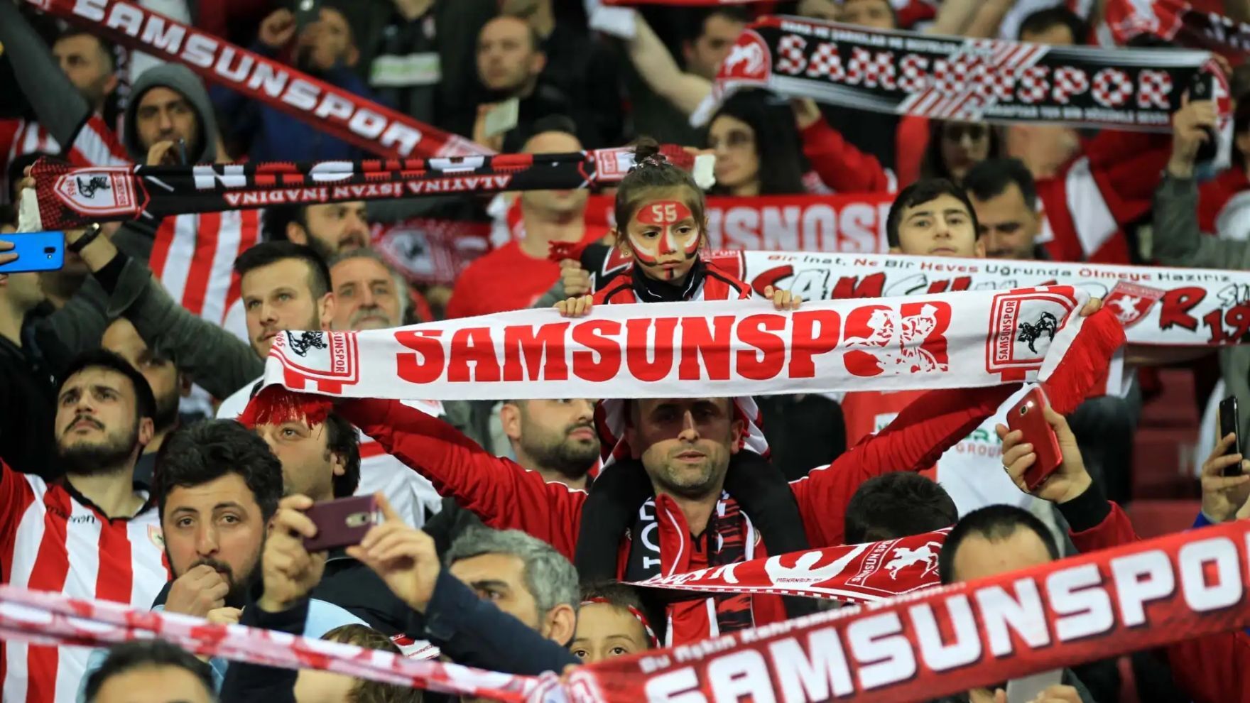 Forza Şirinler duyurdu: “Samsunspor tribünü sizlerin reklam panosu değildir”-1