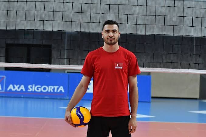 Smaçör Cafer Kirkit Galatasaray Erkek Voleybol Takımı'na Katıldı