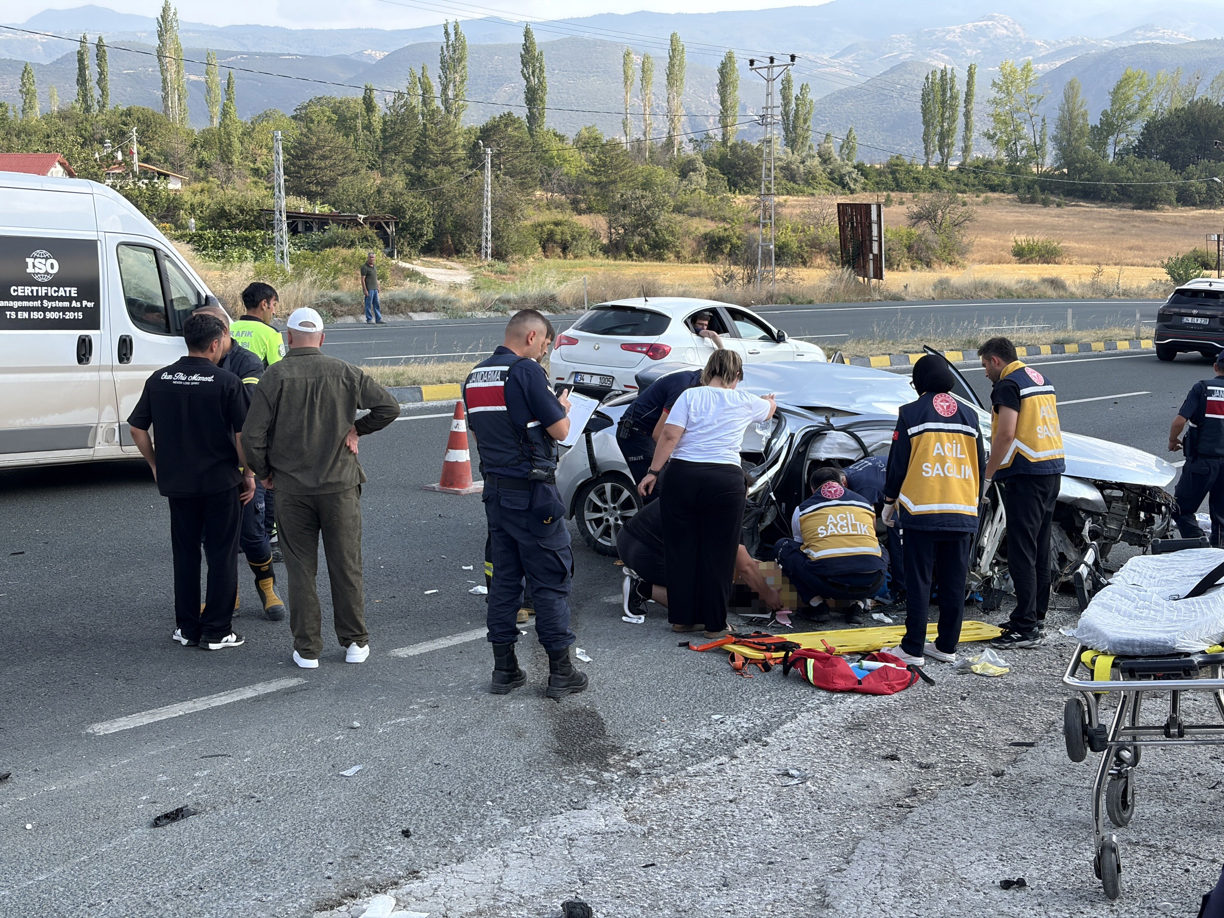Su Kanalına Çarpan Otomobilde Iki Kişi Hayatını Kaybetti (4)