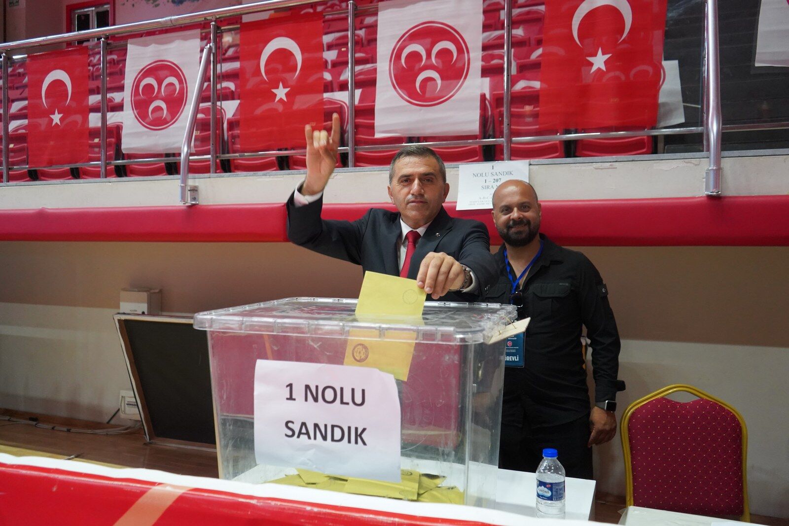 Burhan Mucur, MHP Samsun İl Başkanlığı’nda güven tazeledi-9