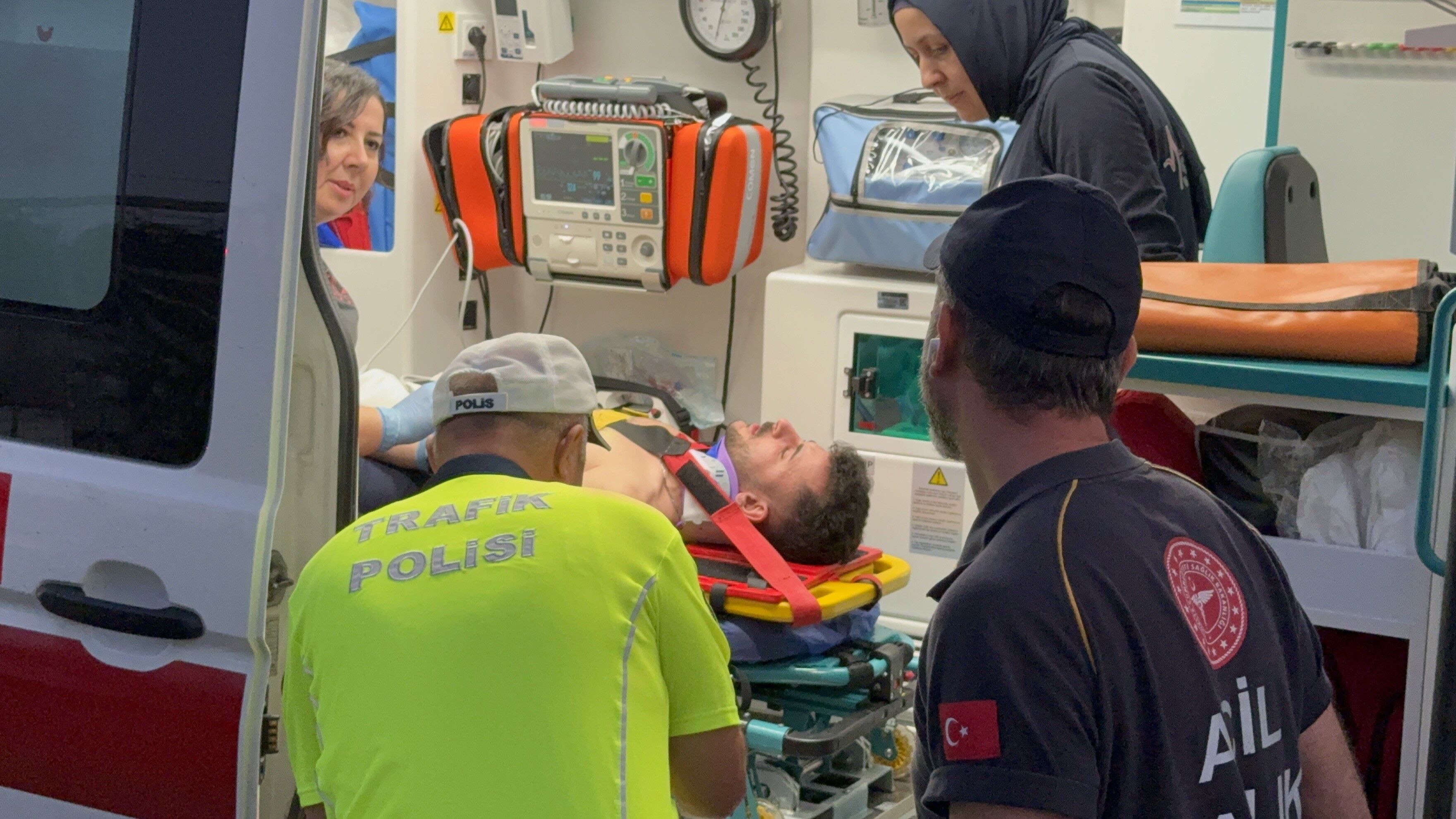 Samsun’da otomobil çöp konteynerine çarptı: 2 yaralı-1