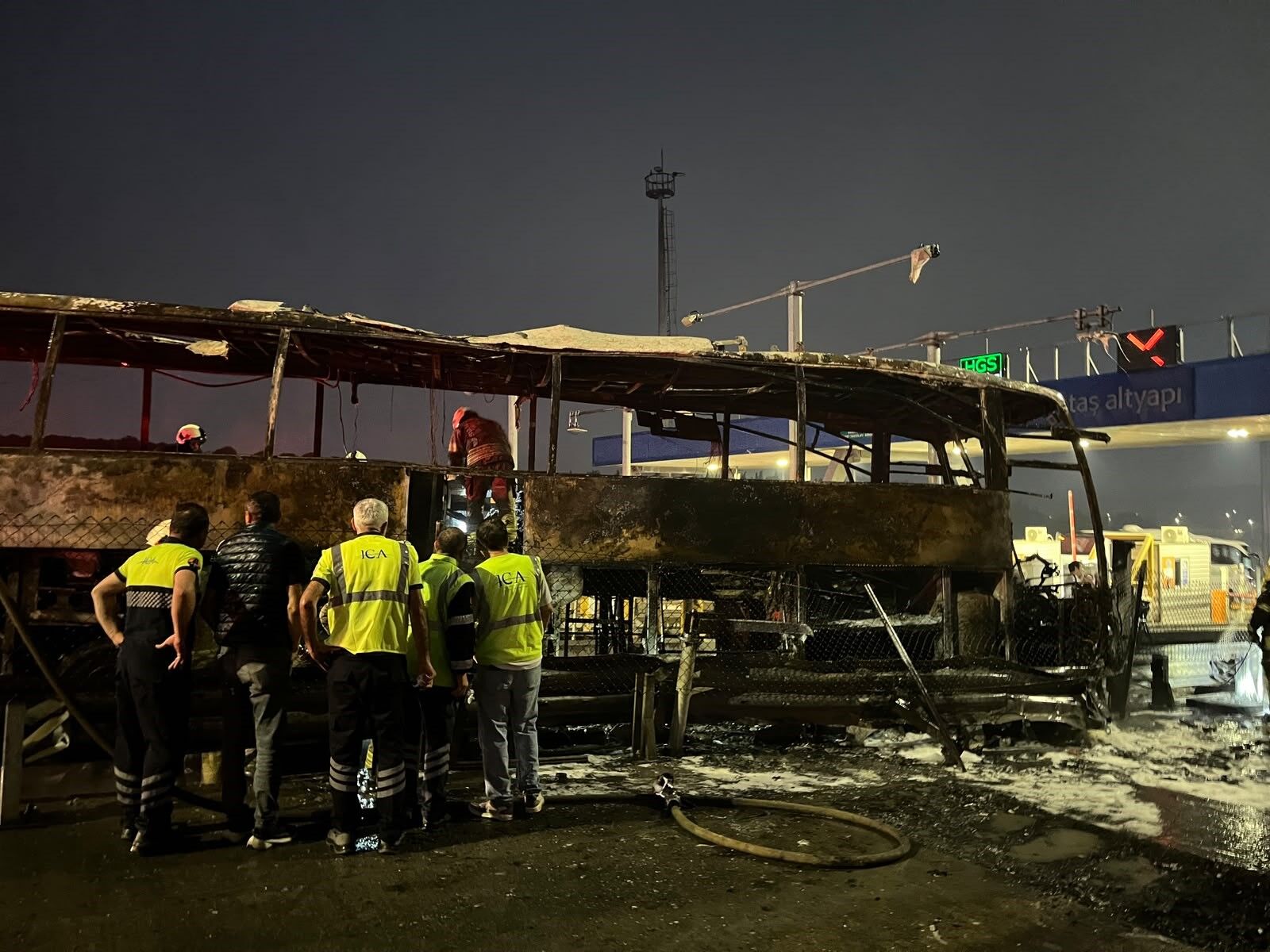 Kuzey Marmara Otoyolu’nda feci kaza! Yolcu otobüsü alevlere teslim oldu: 2 ölü, 8 yaralı-2