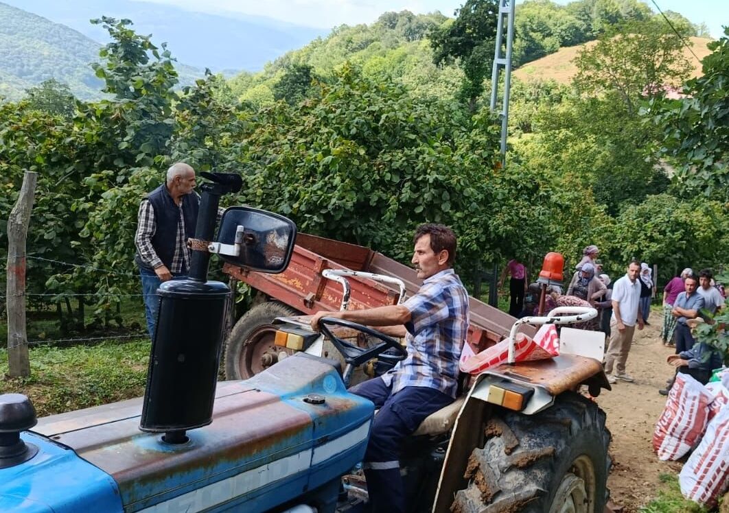 Bafra'da Traktör Römorku Devrildi 6 Yaralı (1)