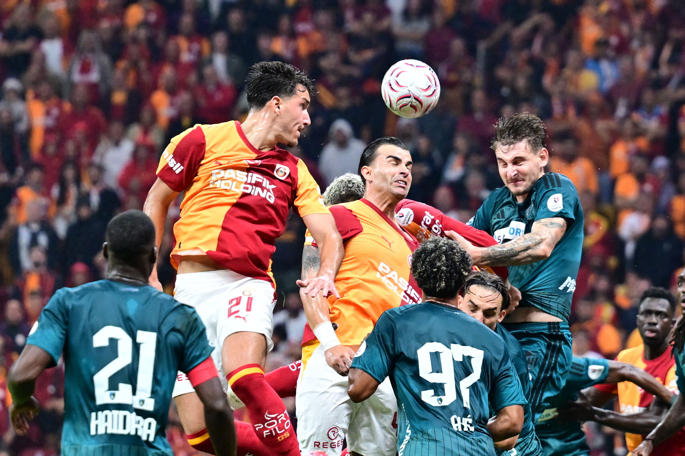 Galatasaray Kocaelispor Maçında Ilk Yarı Golsüz Sona Erdi (1)