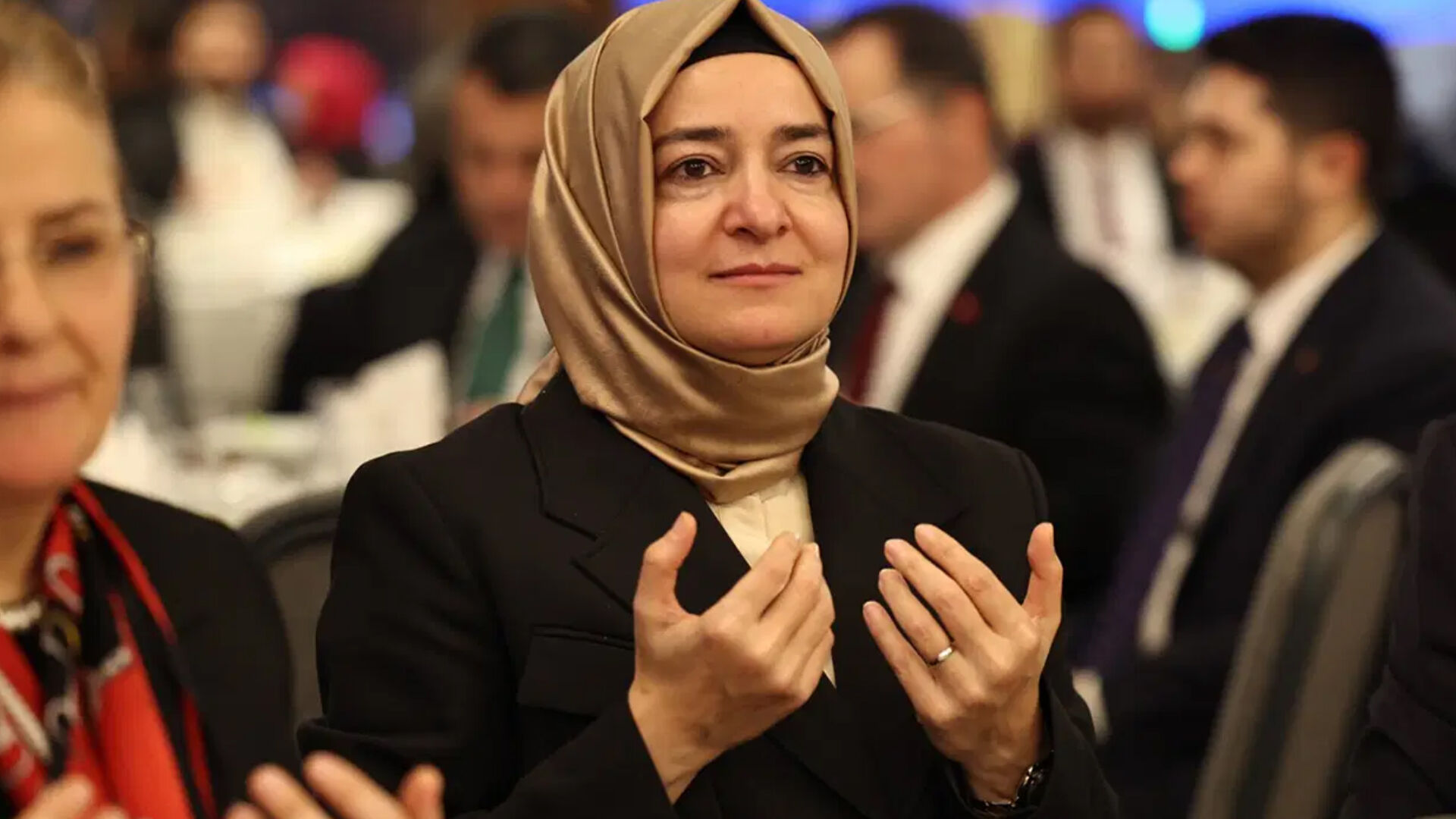 Fatma Betül Sayan Kaya 2,2 milyar lirayı iade etti!