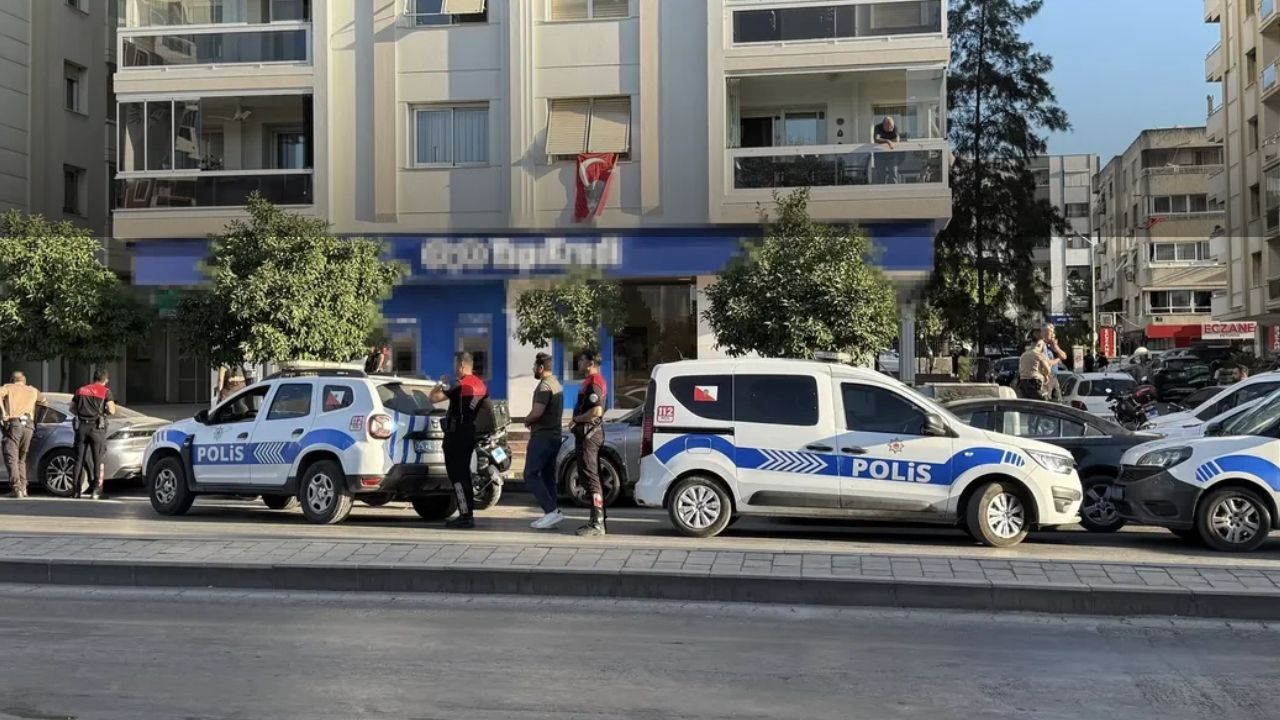 İzmir’de Bankada Rehin Alarmı! Özel Harekat Sevk Edildi (2)