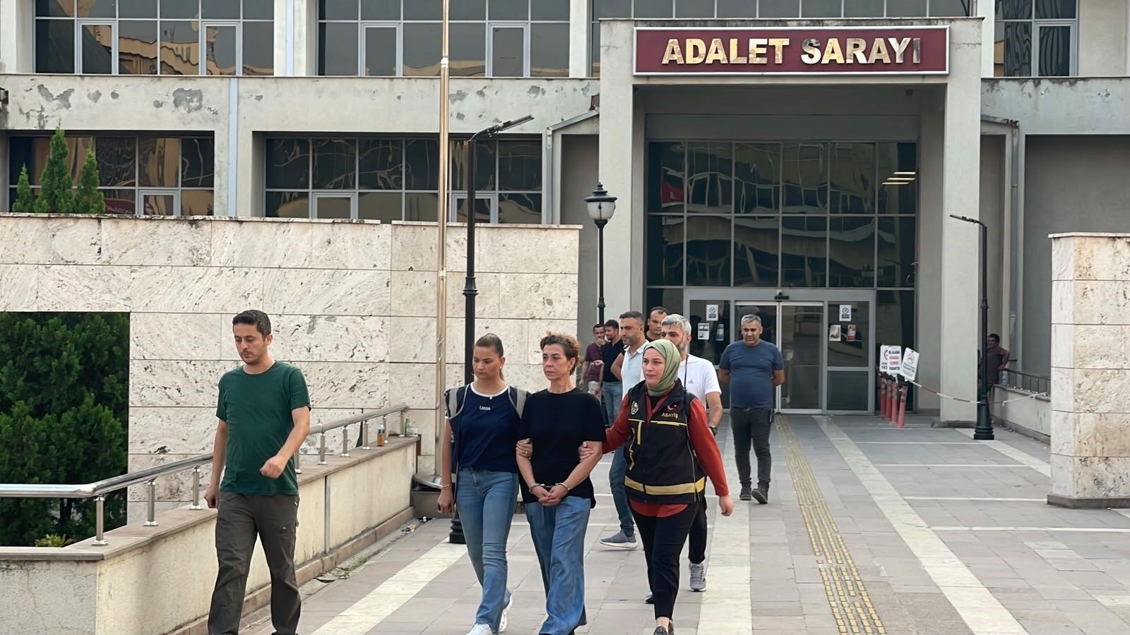 Okul Saldırısında Saldırganın Annesi Yeniden Tutuklandı (3)