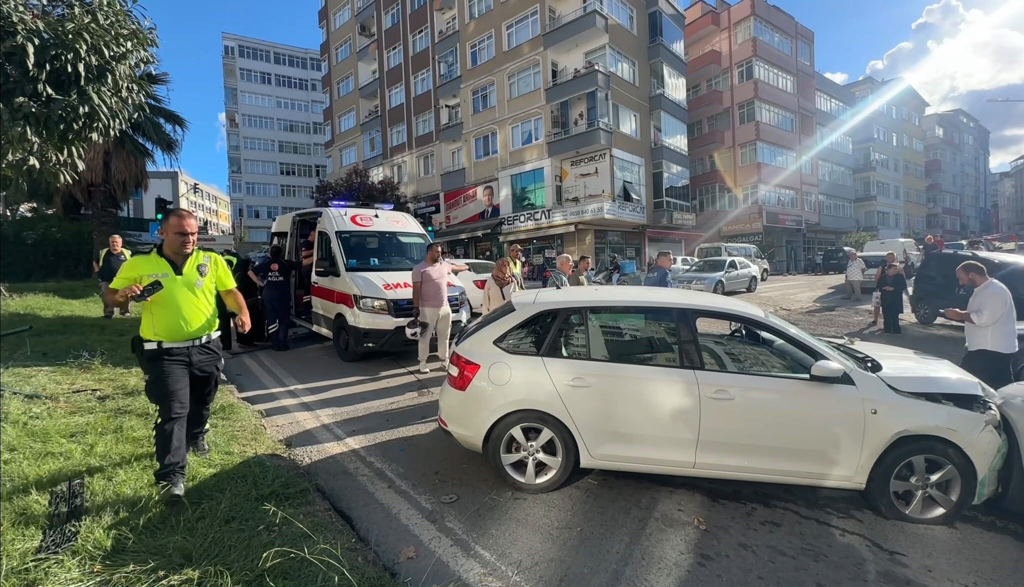 Samsun’da Kontrolden Çıkan Otomobil Karşı Şeride Daldı 2 Yaralı (4)