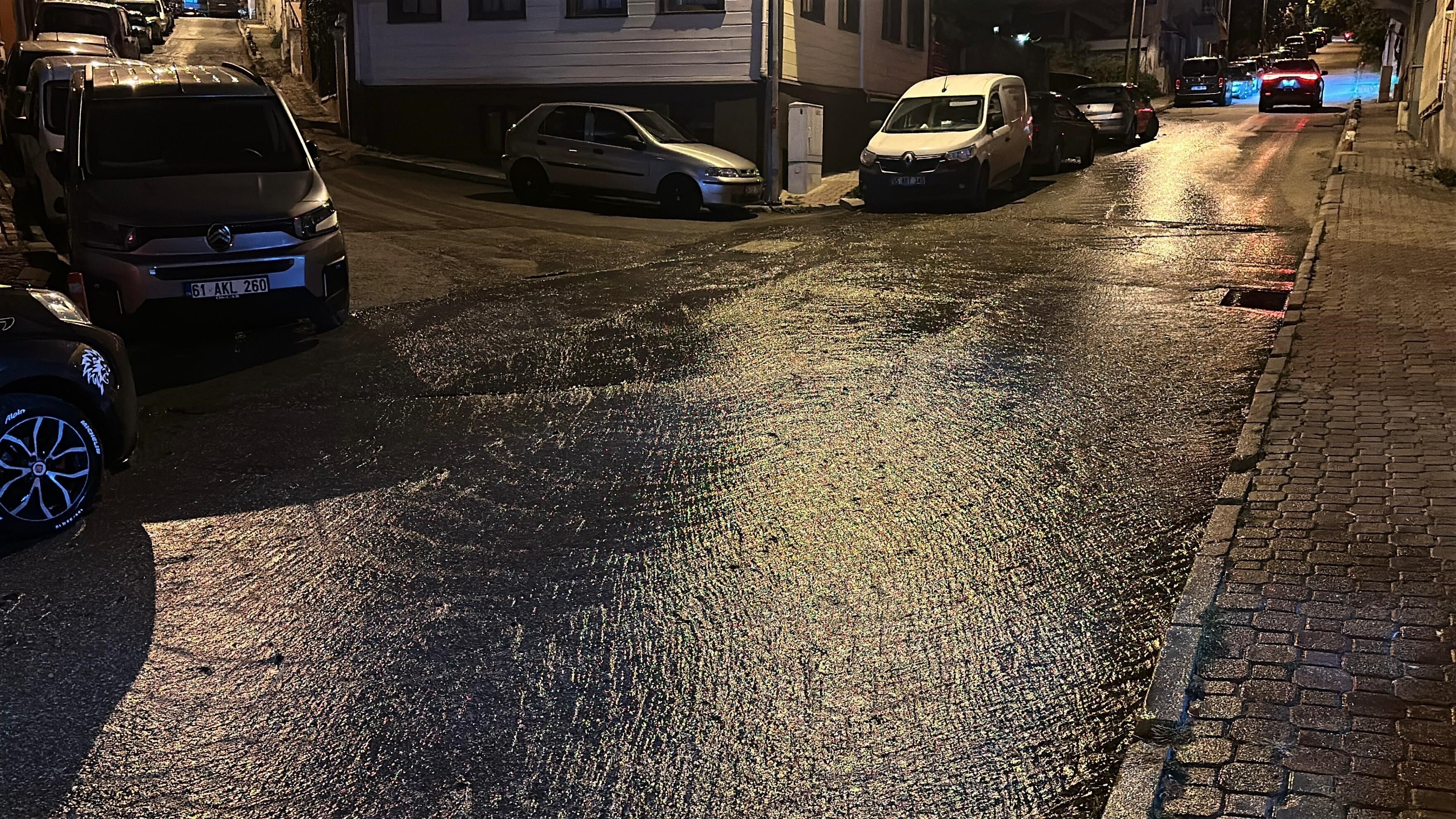 Samsun’da Su Borusu Patladı, Cadde Göle Döndü (3)