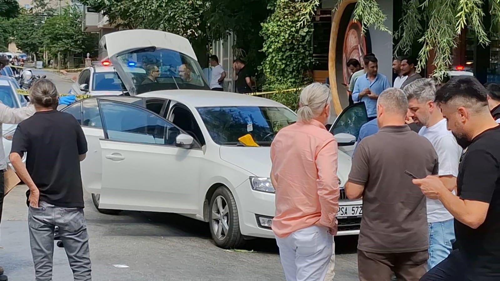 Seyir Halindeki Otomobile Silahlı Saldırı 26 Yaşındaki Genç Hayatını Kaybetti (1)