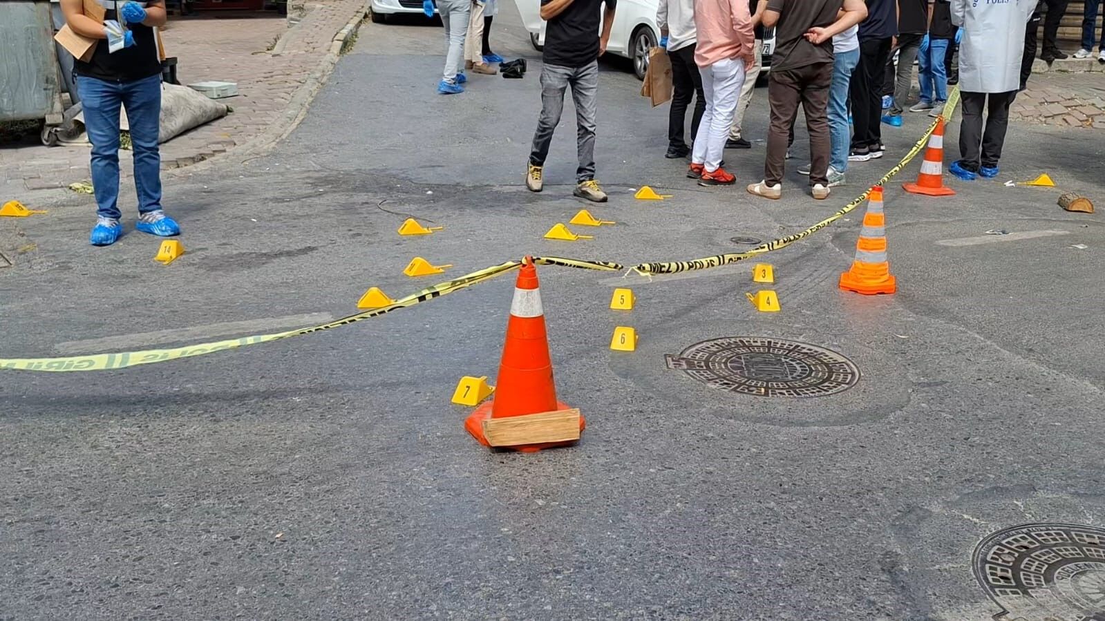 Seyir Halindeki Otomobile Silahlı Saldırı 26 Yaşındaki Genç Hayatını Kaybetti (4)