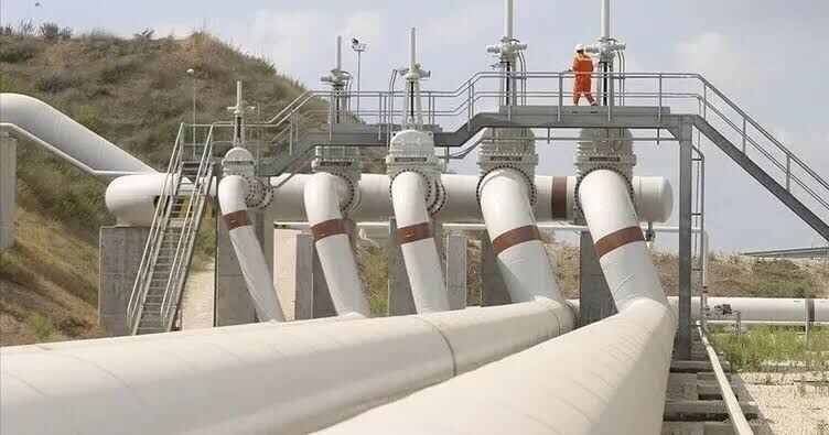 Suudi Arabistan Saldırı Sonrası Petrol Boru Hattını Kapattı (1)