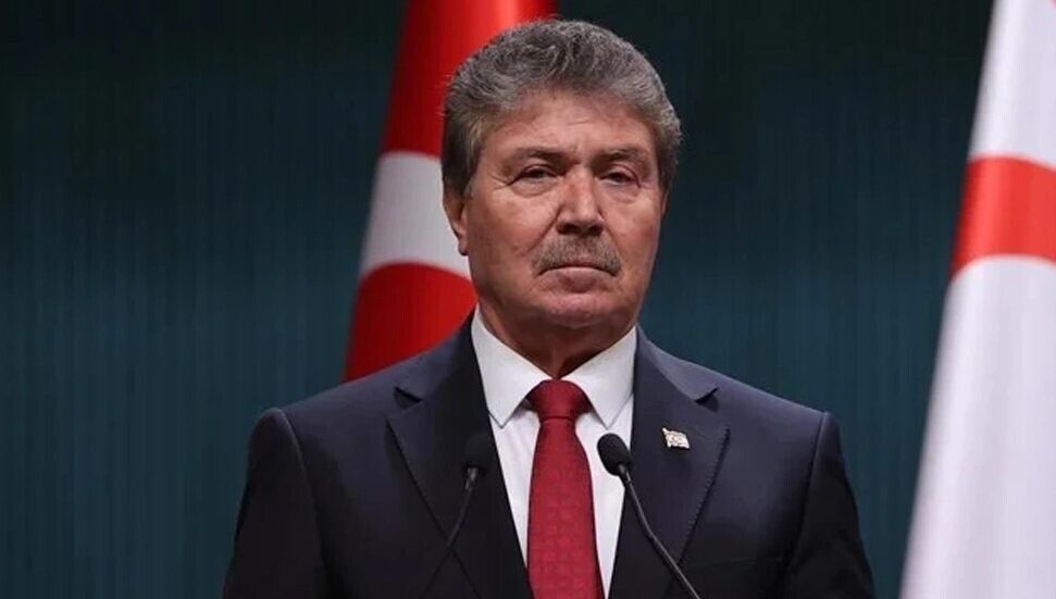 KKTC Ulaştırma Bakanı Erhan Arıklı görevden alındı